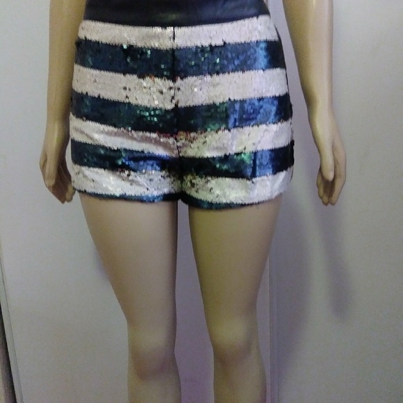Sequins Striped Shorts 🆕 - Picture 5 of 7